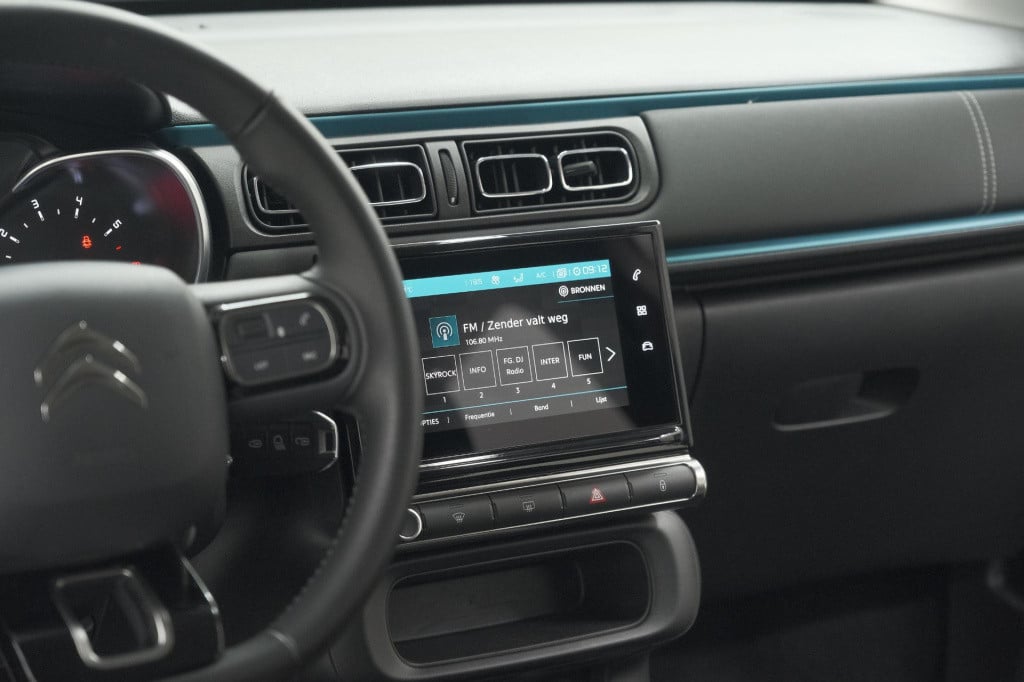 Citroen C3 puretech 110 shine | camera | navigatie | apple carplay | parkee