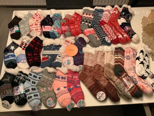 Partij leuke fluffy huissokken, kinder en dames. ( partij 238)