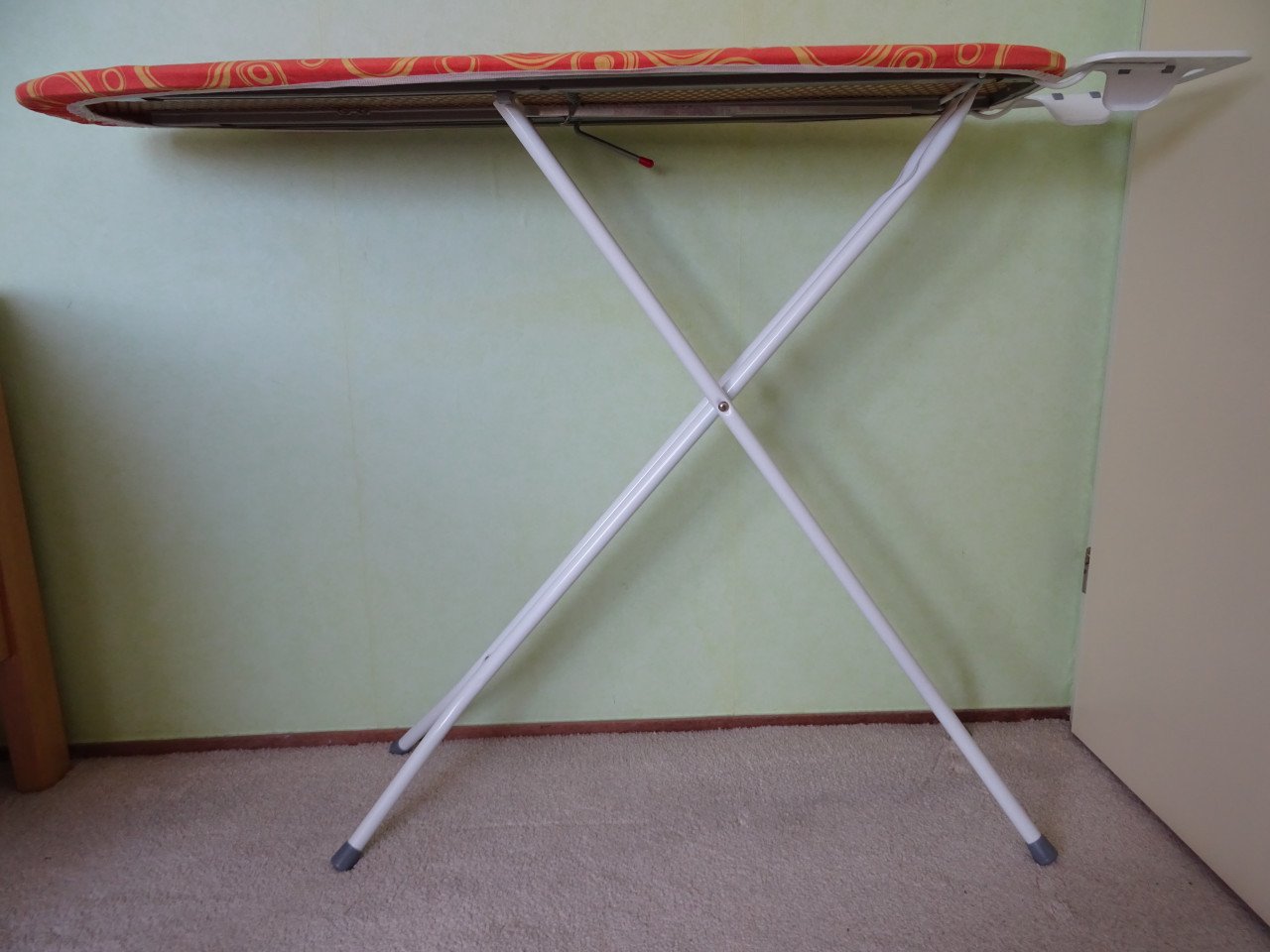 Strijkplank 128x33. Verstelbaar. Strijkoppervlak 110 x 33.