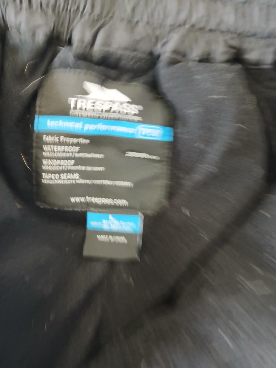 Ski's Rossignol, schoenen, helm, stokken, kleding