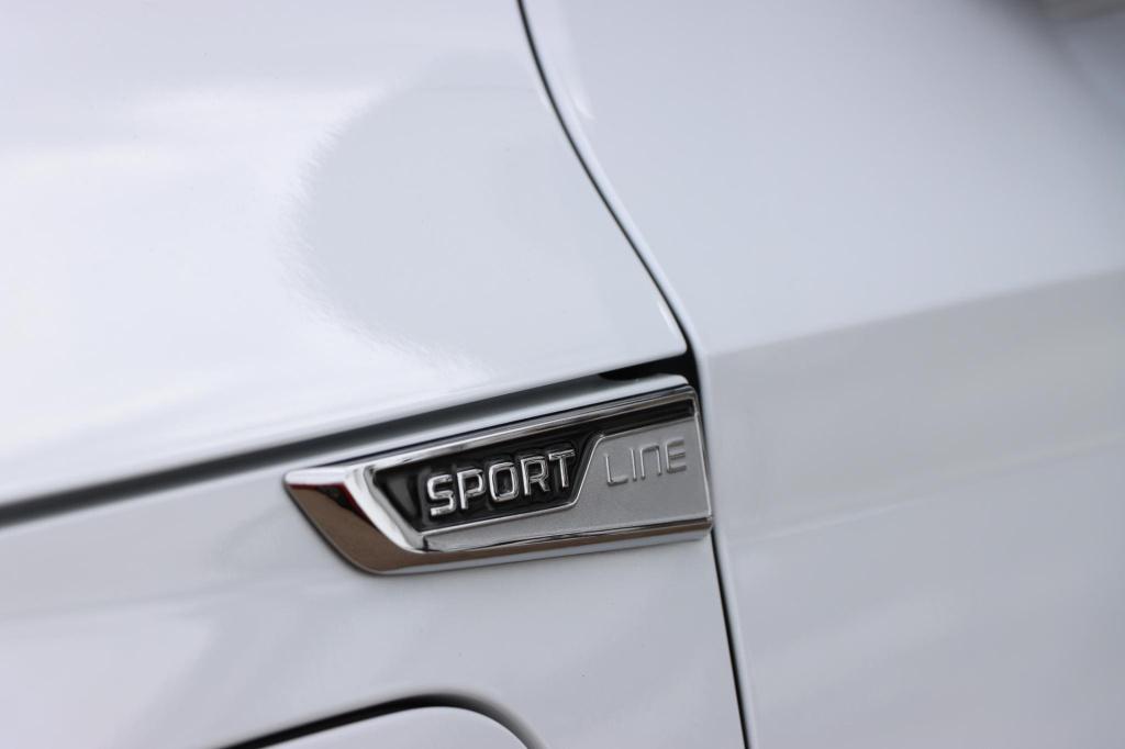 Skoda Octavia combi 1.4 tsi iv phev sportline business | soh 91,1% |