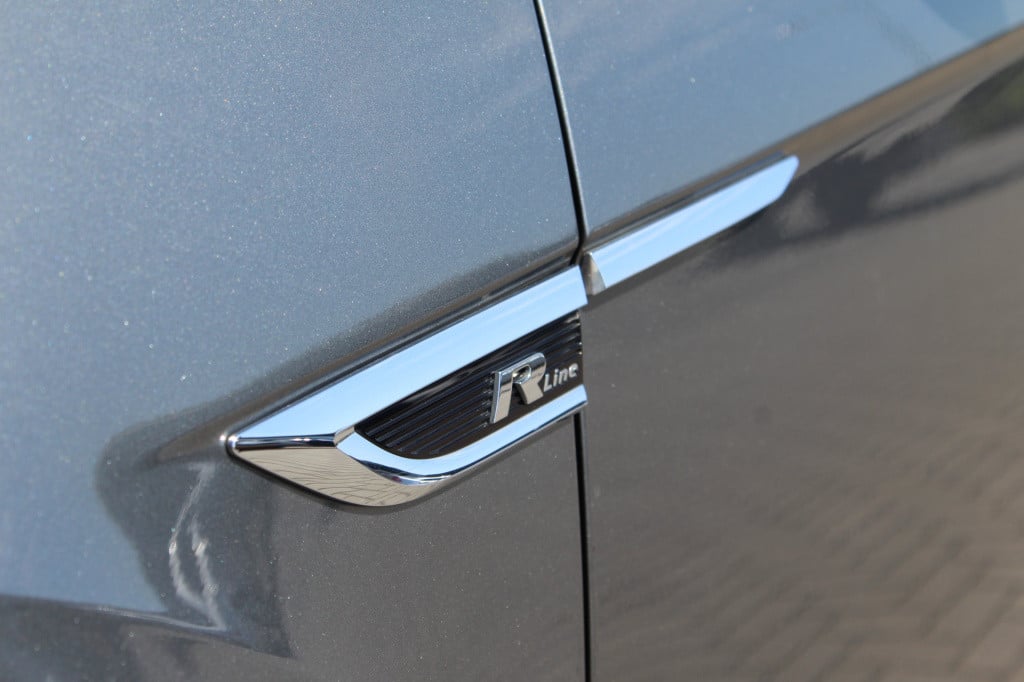 Volkswagen T-roc 1.5 tsi r-line | acc | navi | camera | dsg | trekhaak
