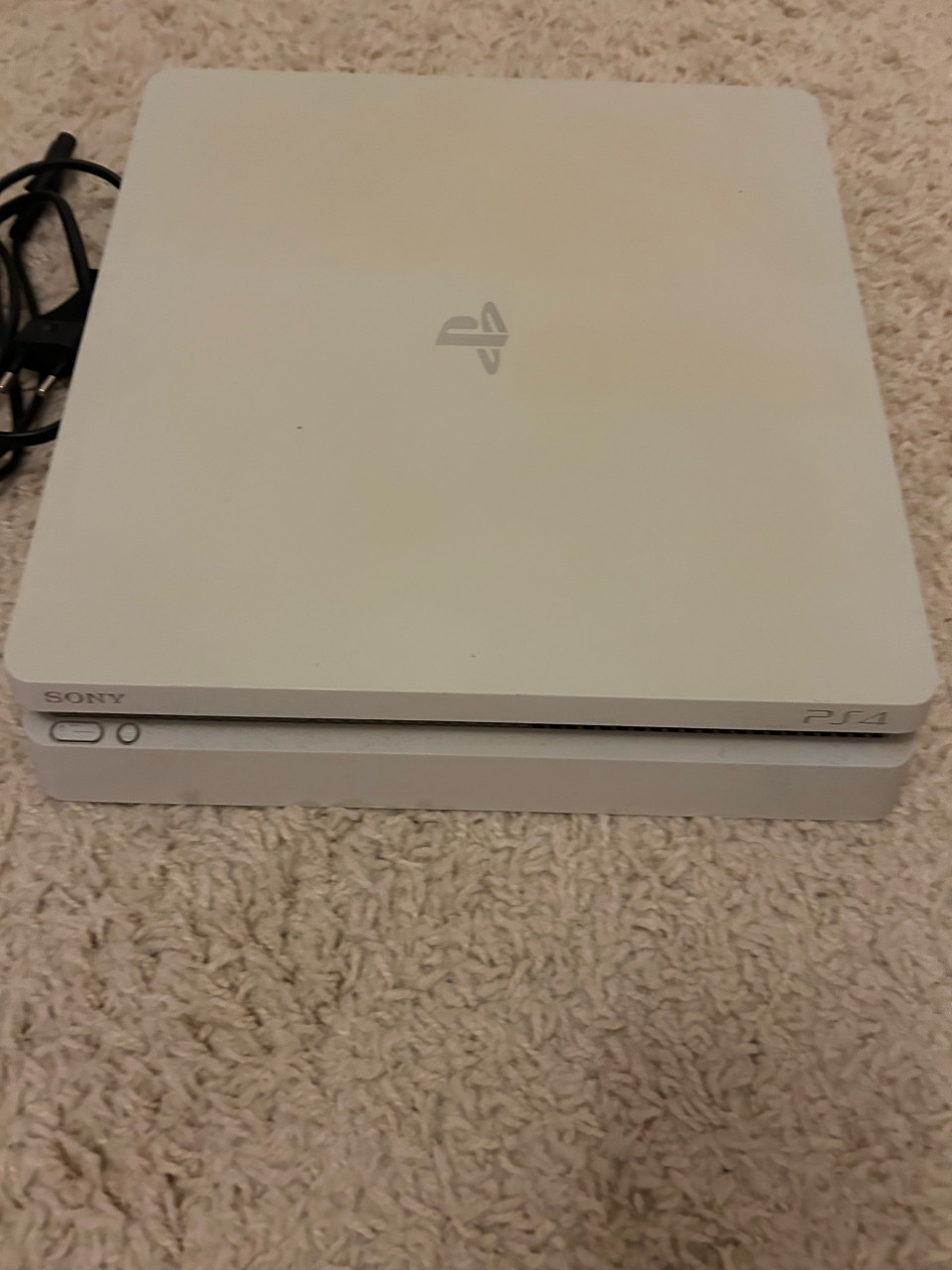 PS4 Slim 500GB - Zo goed als nieuw + 8 games