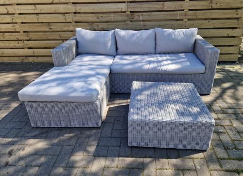 Loungeset - tuinset - tuin(hoek)bank met hocker