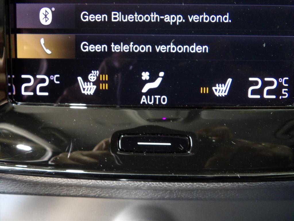 Volvo XC40 t5 plug-in hybrid 262pk aut plus dark