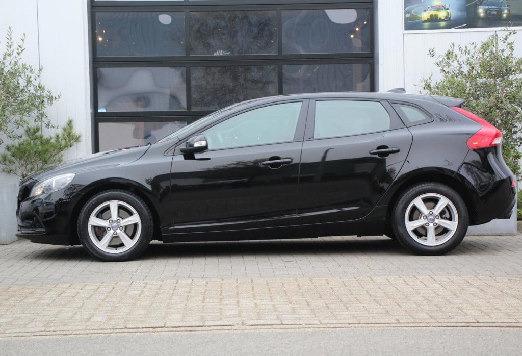Volvo V40 1.6 t2 you! - xenon - cruise - pdc - high perf audio - dealer oh!