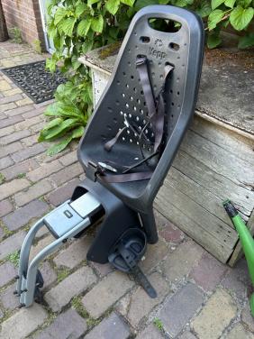 GMG Yepp maxi kinderzitje achter zwart