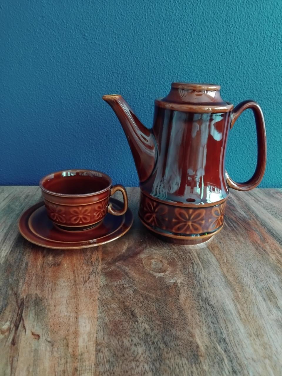 Vintage Theepot + Kop en schotel Colditz