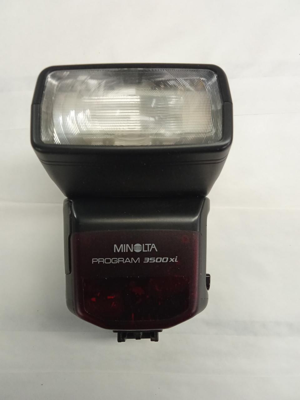 Minolta Dynax 7000i en 8000i met diverse objectieven en overige toebehoren