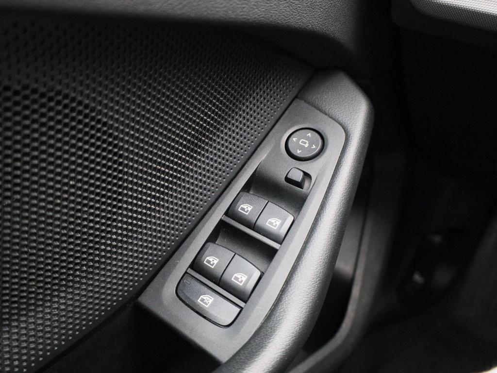 BMW 1 Serie 116i executive | automaat | parkeer sensoren | navigatie | virt
