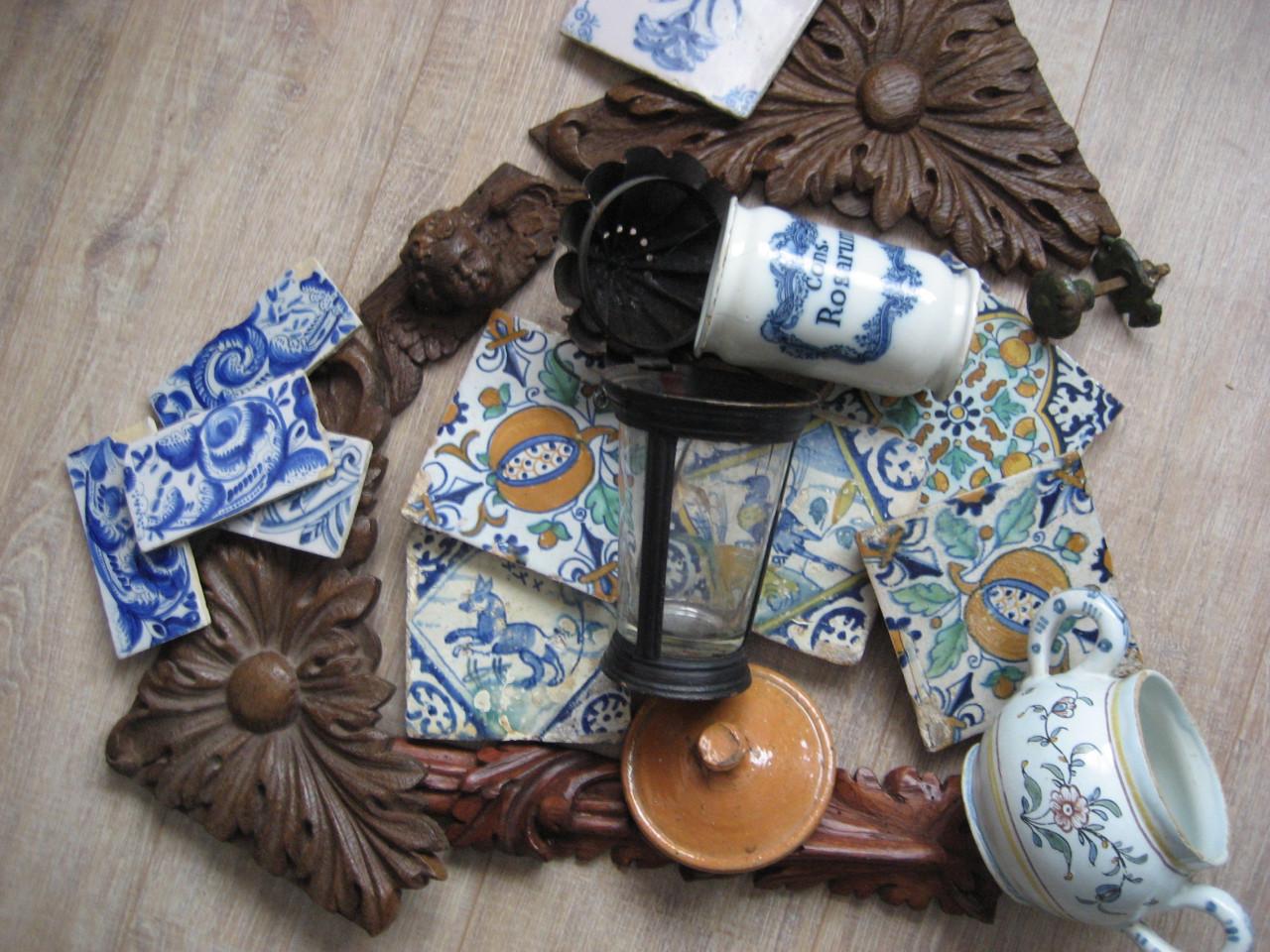 Antiek brocante markt MIDDELBURG  volkskunst tegels bodemvondsten