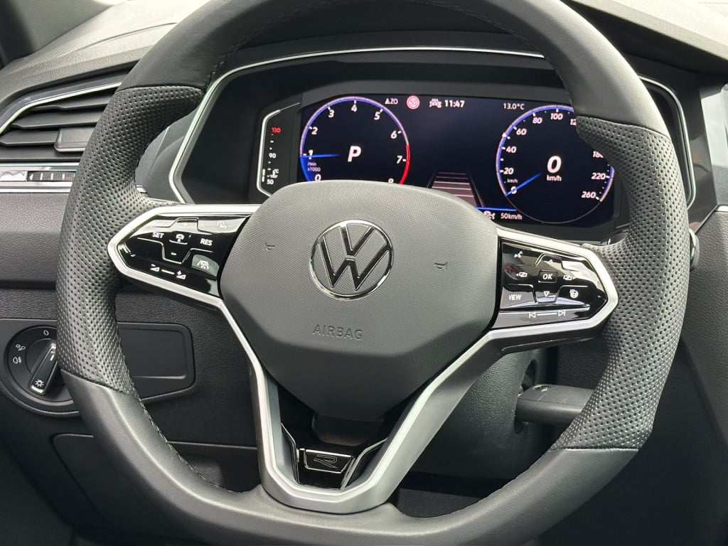 Volkswagen Tiguan 1.5 tsi 150pk dsg r-line blackstyle | panoramadak | trekh