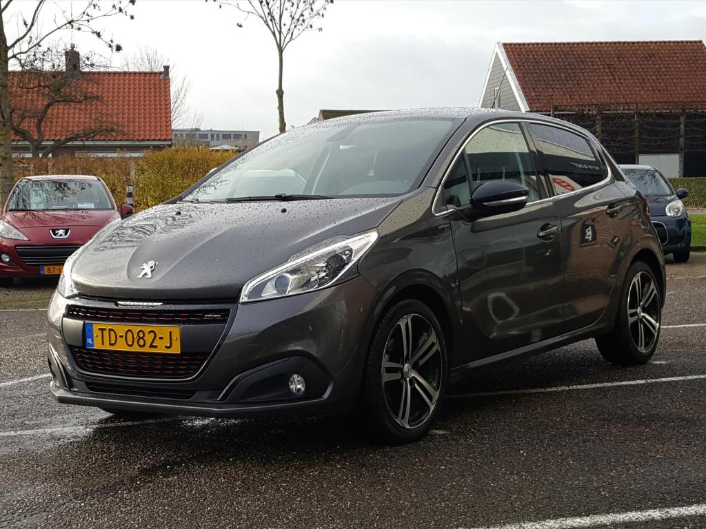 Peugeot 208 gt-line 1.2-110pk 5d vol-automaat(eat6) navigatie | trekhaak | 