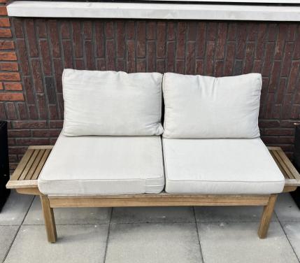 Houten loungebankje