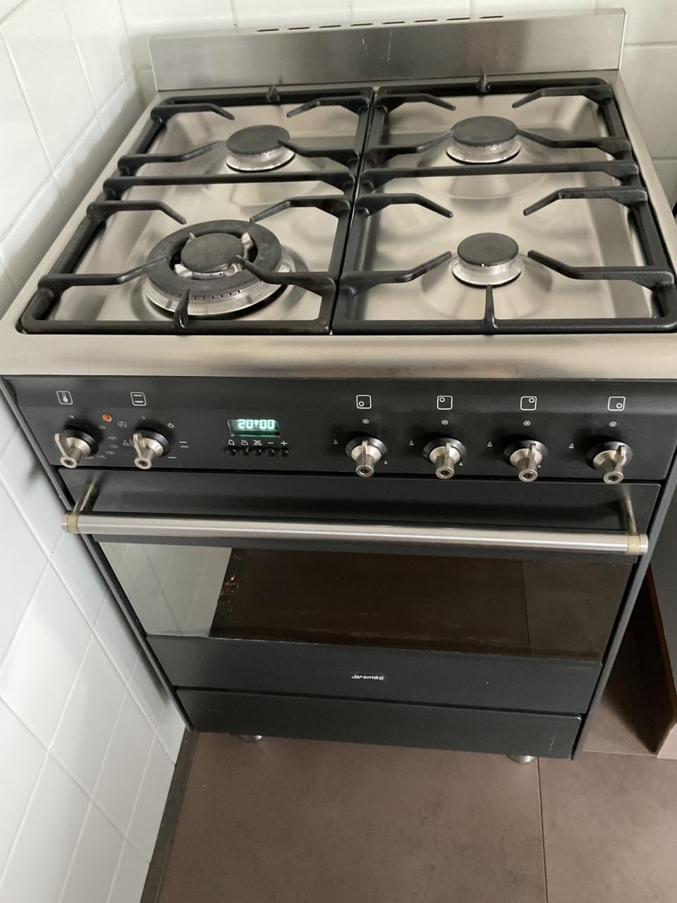 Smeg gasfornuis met elektrische oven, gereserveerd