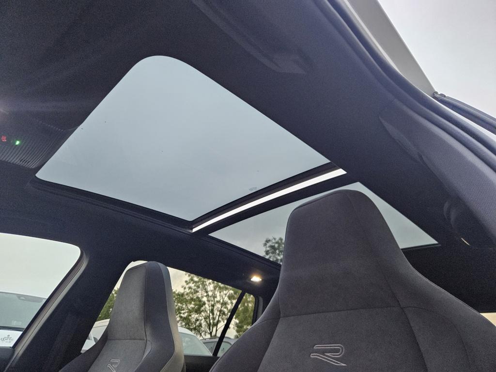 Volkswagen Golf variant 1.5 etsi r-line business+ | pano | elek. trekhaak |