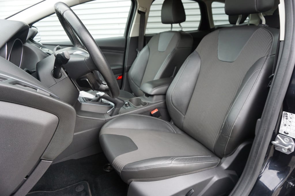 Ford Focus wagon 1.0 ecoboost lease titanium climate / navi / cruise / elek