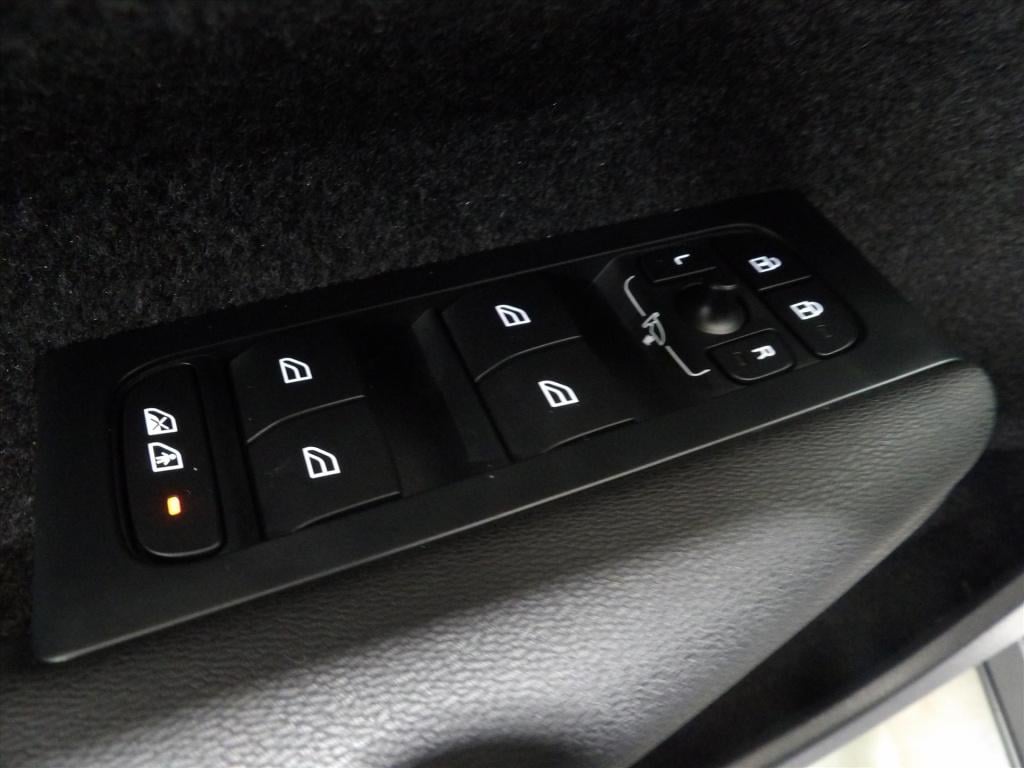 Volvo XC40 t5 plug-in hybrid 262pk aut plus dark