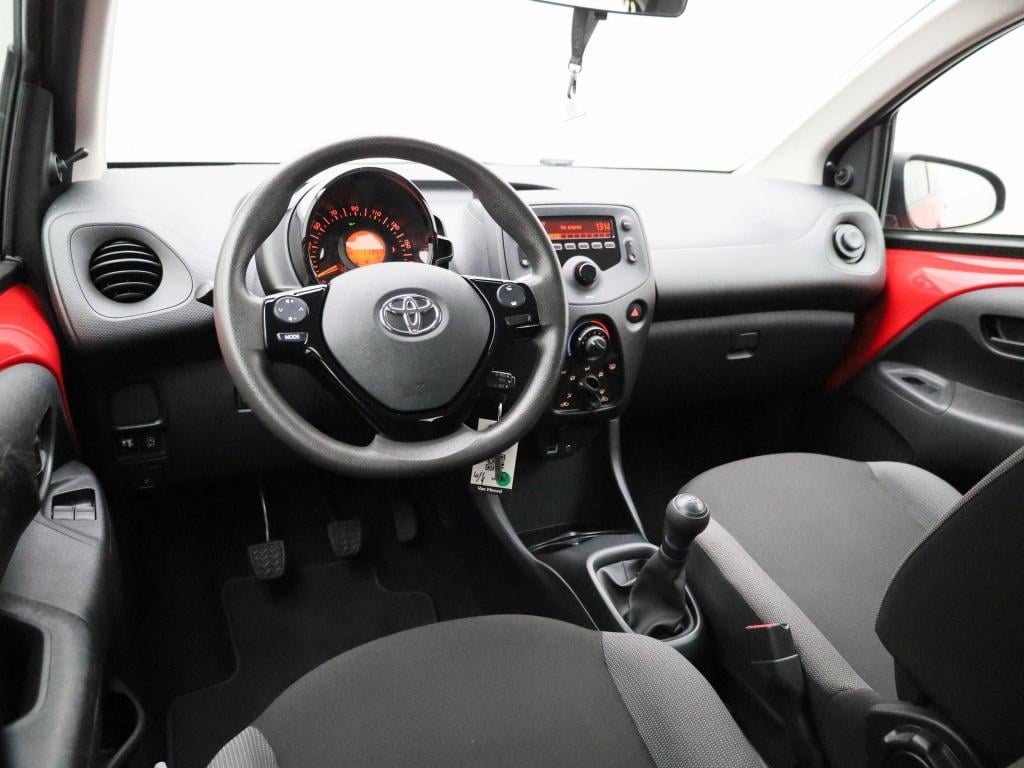 Toyota Aygo 1.0 vvt-i x-fun | 5-deurs | lage km stand | airco | bluetooth |