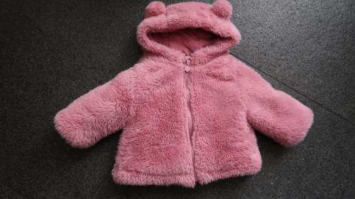 Lekker warm baby jasje maatje 56 voor €5,00