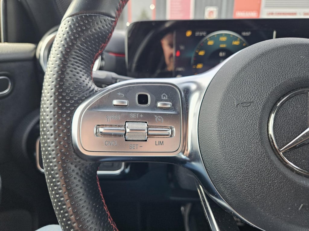Mercedes-Benz A-Klasse 180 business solution amg