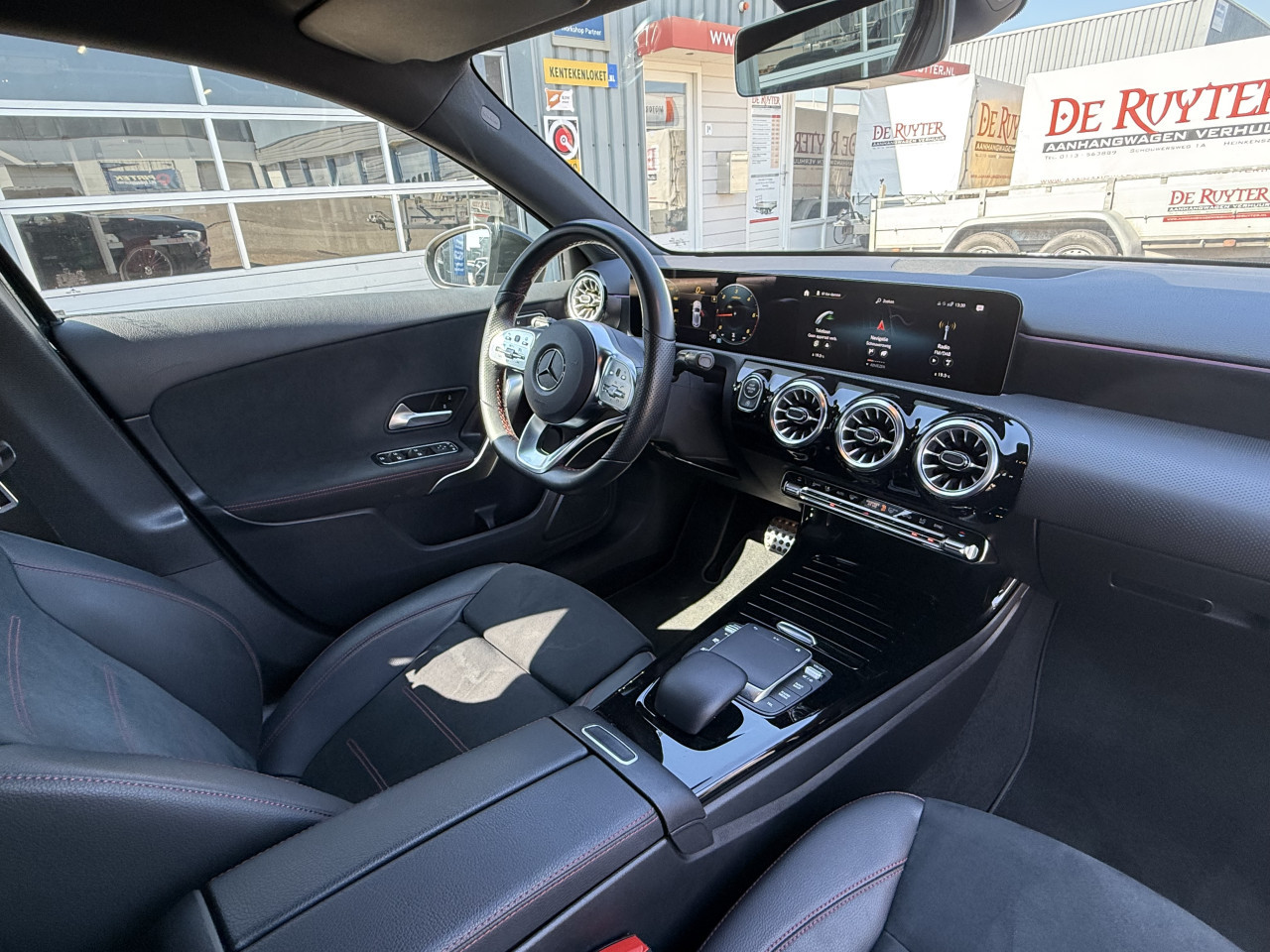 Mercedes-Benz A-klasse - 180 d AMG | Widescreen | Camera | Sfeer | Carplay