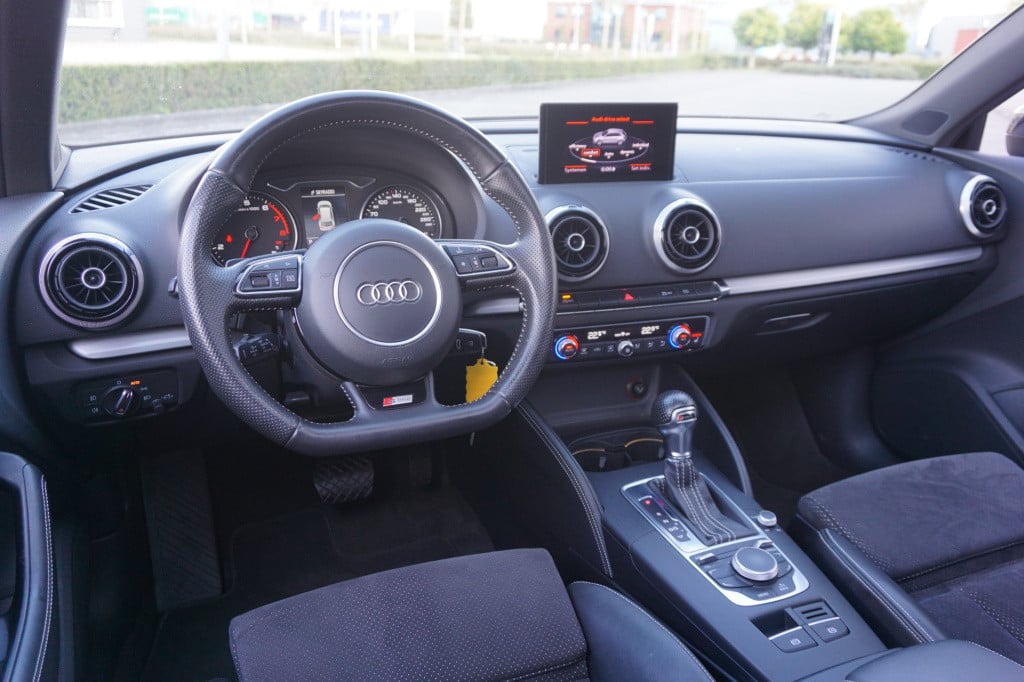 Audi A3 sportback 1.4 tfsi ambition pro line s airco / navi / cruise / pano