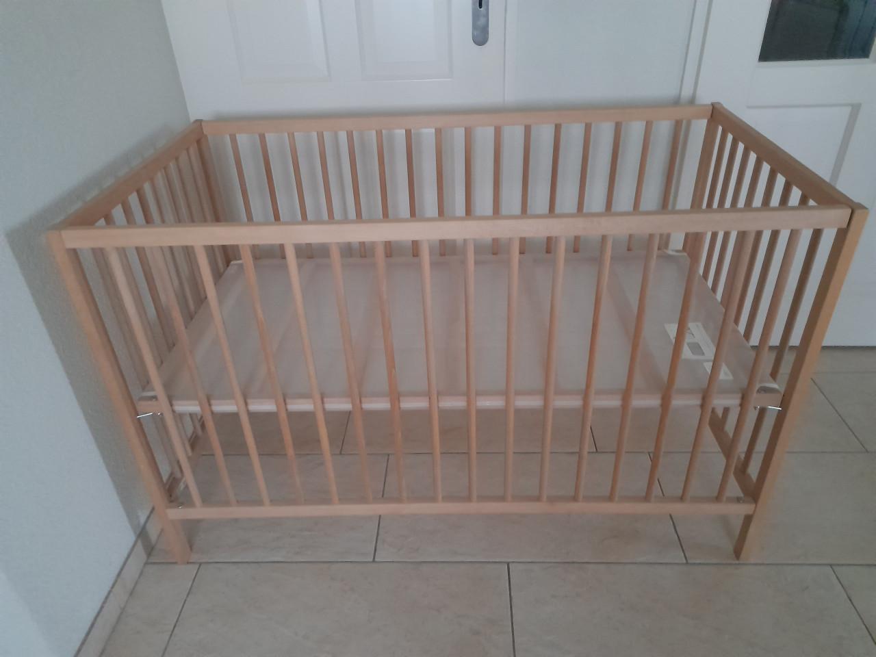 Ledikantje in hoogte verstelbaar 60 x 120 (z.g.a.n.)