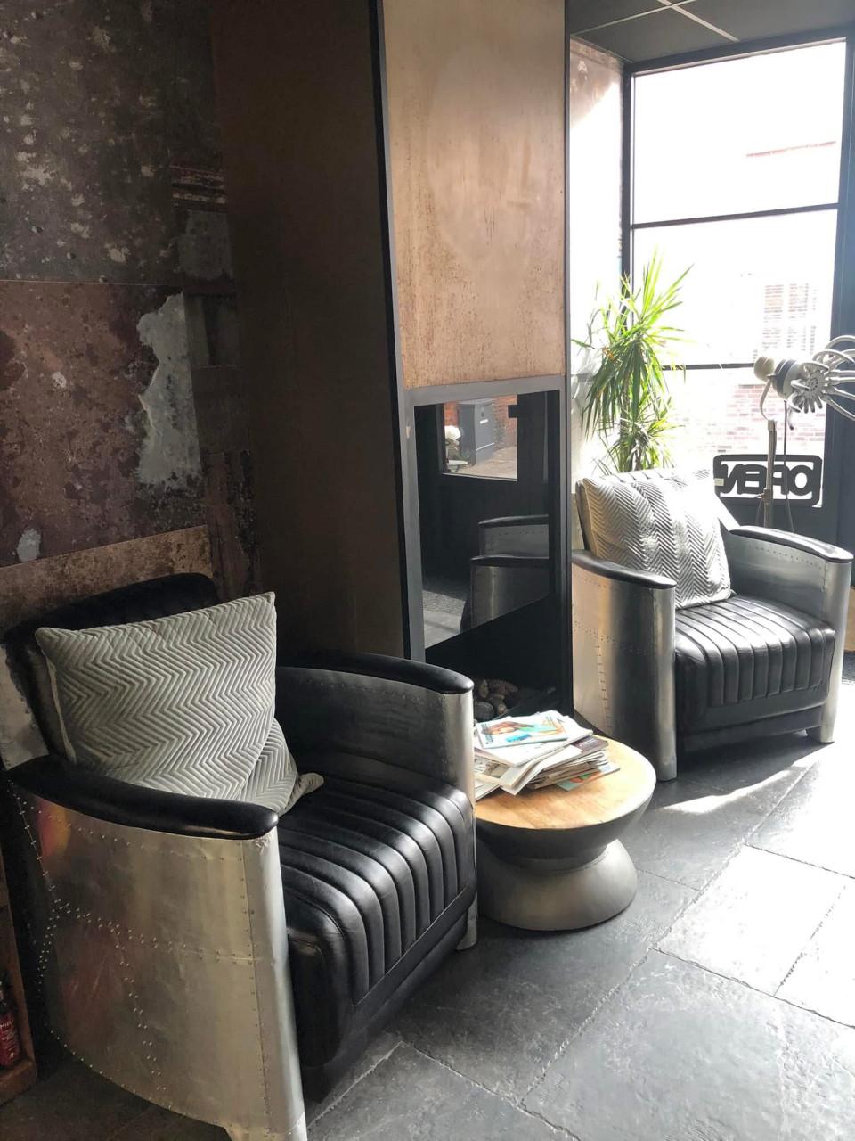 TE HUUR  Kapsalon met 2 stoelhuurders