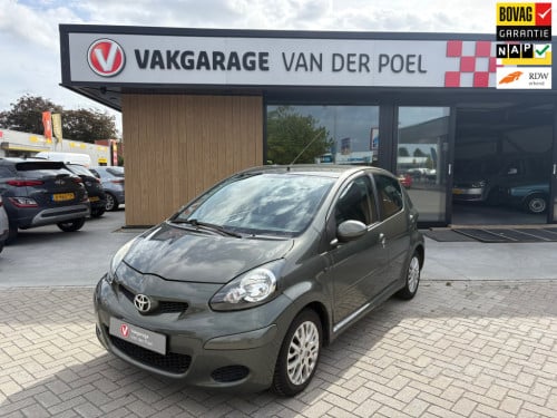 Toyota Aygo 1.0-12v aspiration green