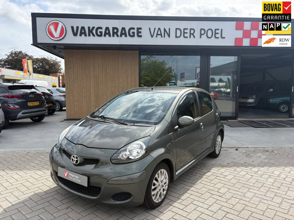 Toyota Aygo 1.0-12v aspiration green