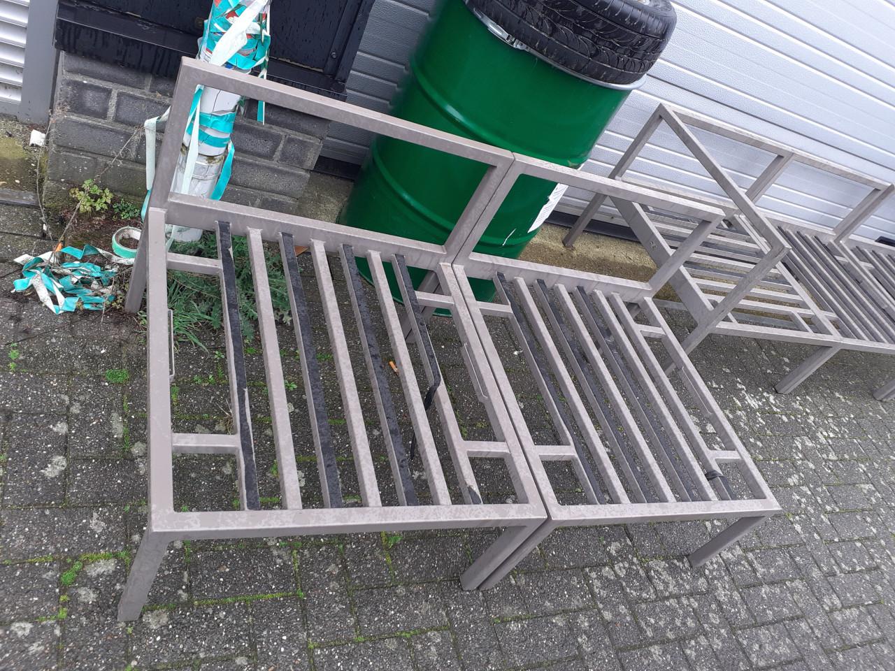 LOUNGE set..Frames..........5 x stuks ( 75 x 75 cm).......zonder kussens.!