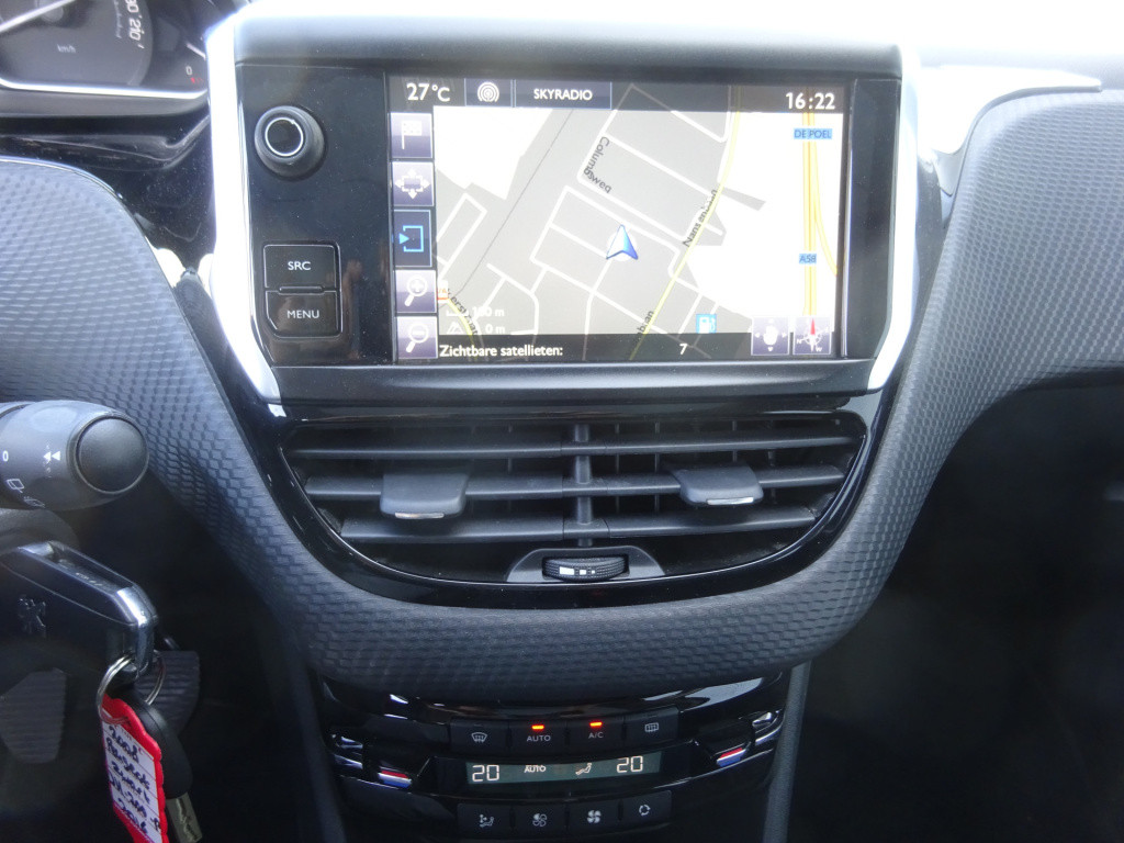 Peugeot 2008 1.2 puretech active panoramadak / trekhaak / navigatie