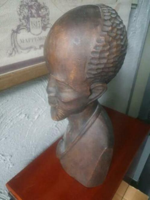 Heel mooi antiek houtsnijwerk beeldje uit indonesie van teak hout