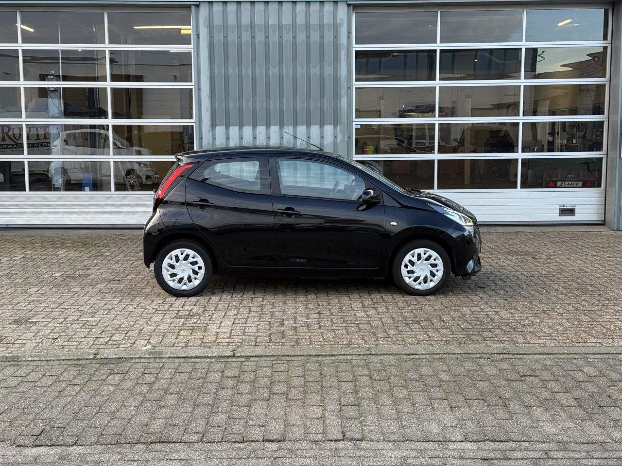 Toyota Aygo - 1.0 VVT-i x-play |Camera|Airco|12 Maanden Bovag Garantie