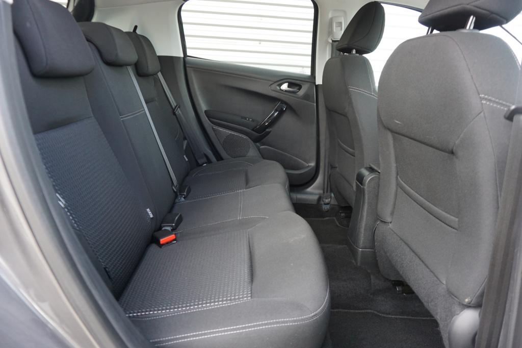 Peugeot 208 1.2 puretech tech edition climate / navi / cruise / camera / pd