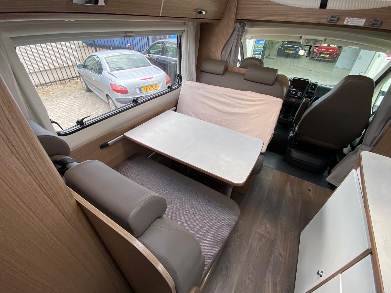 Carado | Capron A361 | 6 persoons half-integraal camper