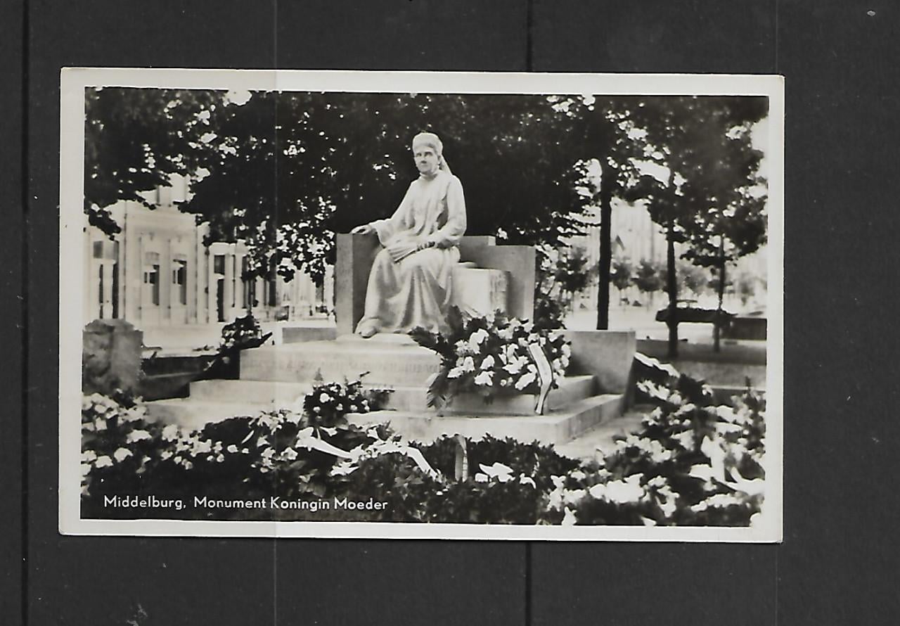 Ansichtkaart   A 201   Middelburg  monument koningin  moeder