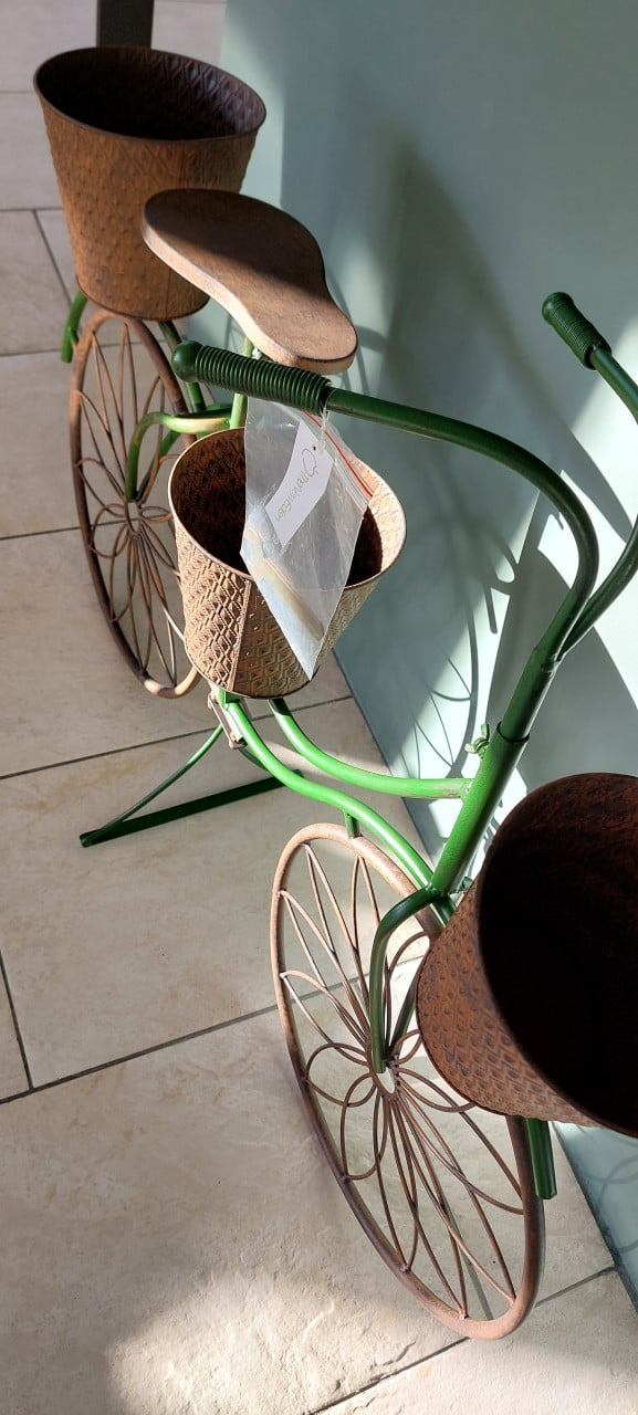 Fiets met bloempotten