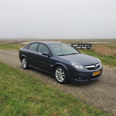 Opel Vectra GTS 2.2-16V Executive 6 bak