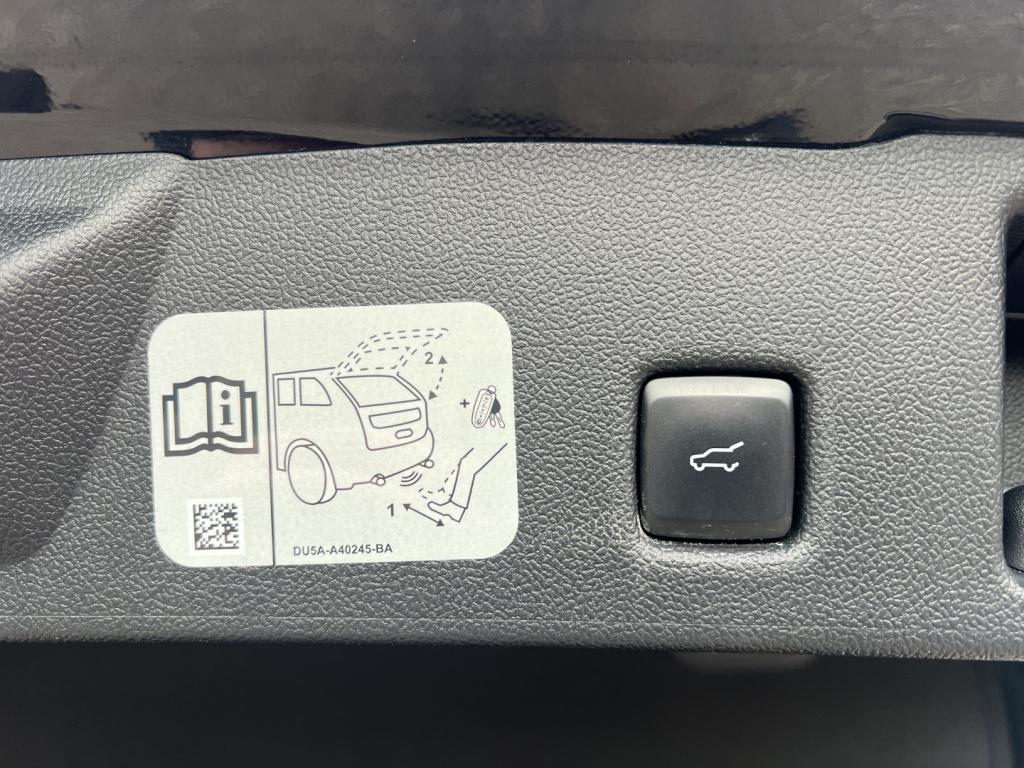 Ford Kuga 1.5 ecoboost 150pk 2wd st-line x voorruitverwarming , stoel en st