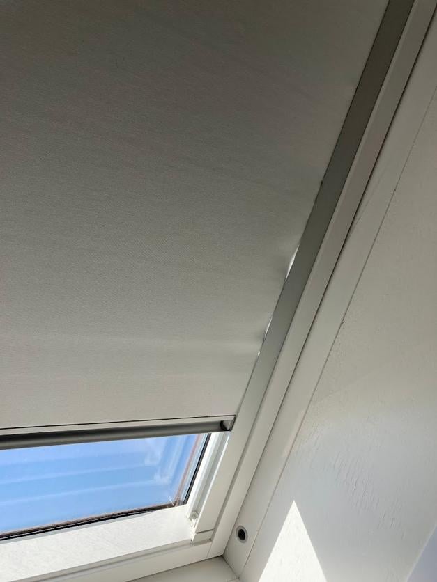 Verduisterend rolgordijn voor Velux dakraam GGL UK 04