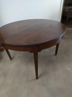Ronde mahoniehouten eetkamertafel