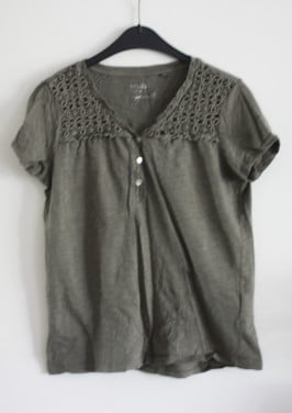 Groen tshirt met bewerking  maat s