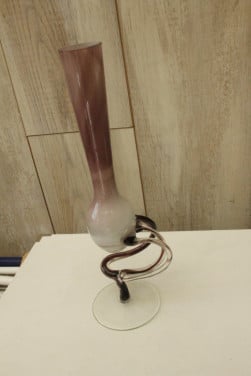 Geblazen glazen rozen vaasje,,lila gemeleerd