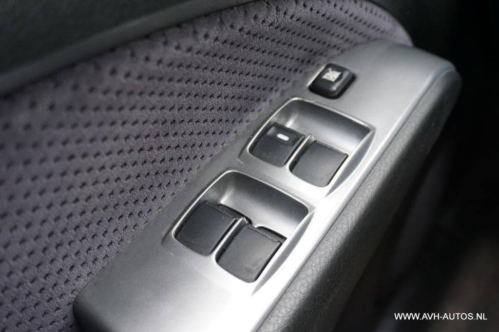 Mitsubishi Outlander 2.4 intense 4wd automaat