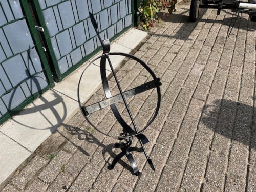 Zonnewijzer ijzer half open 38 cm