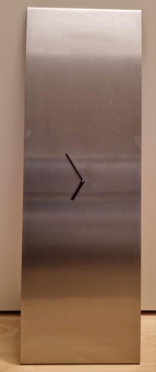 Roestvrijstalen langwerpige klok 30 x 90 cm.