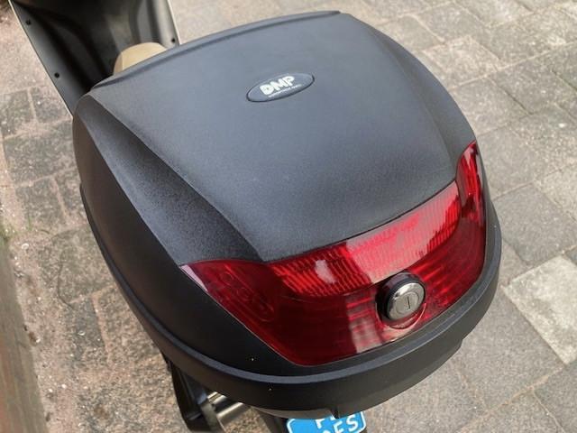 MOOIE PEUGEOT NEW VIVA CITY SNOR SCOOTER MET WINDSCHERM+TOPKOFFER