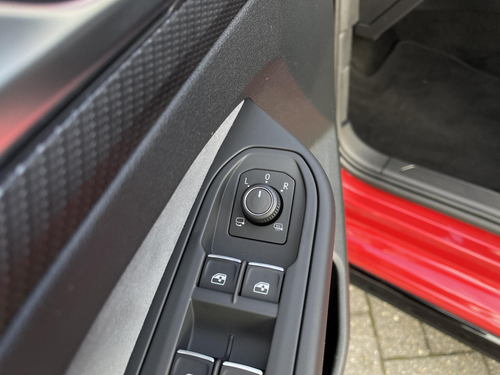 Volkswagen Golf 1.5 etsi r-line | panoramadak | harman/kardon | sportstoele